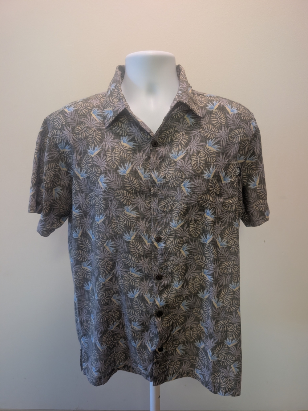 Men's Casual Grey Tropical Print Short-Sleeve Button-Down Shirt